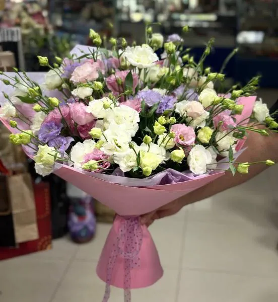 Букет из белых и розовых эустом Звездный дождь