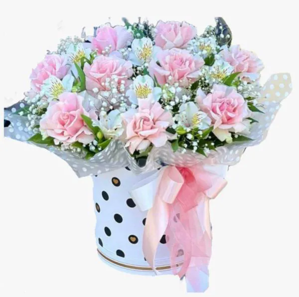 Букет из роз и альстромерий в коробке Сияние нежности