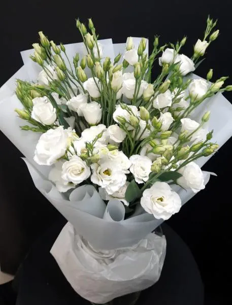 Букет их белых эустом Утренний туман