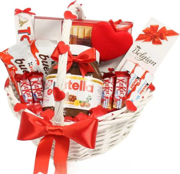 Подарочная корзина с шоколадом Сладкое угощение