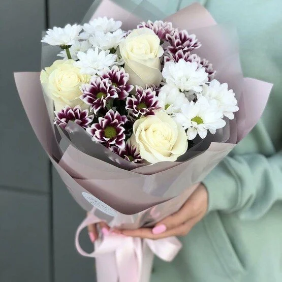 Букет из белых роз и хризантем Нежная мелодия