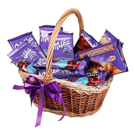 Подарочная корзина с шоколадными конфетами Сладость дня