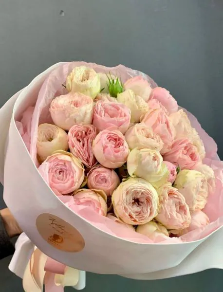 Букет из розовых кустовых  роз Очарование нежности