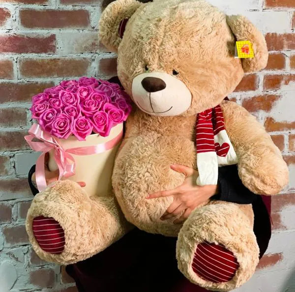 Подарочный набор № 7 с розовыми розами и мишкой
