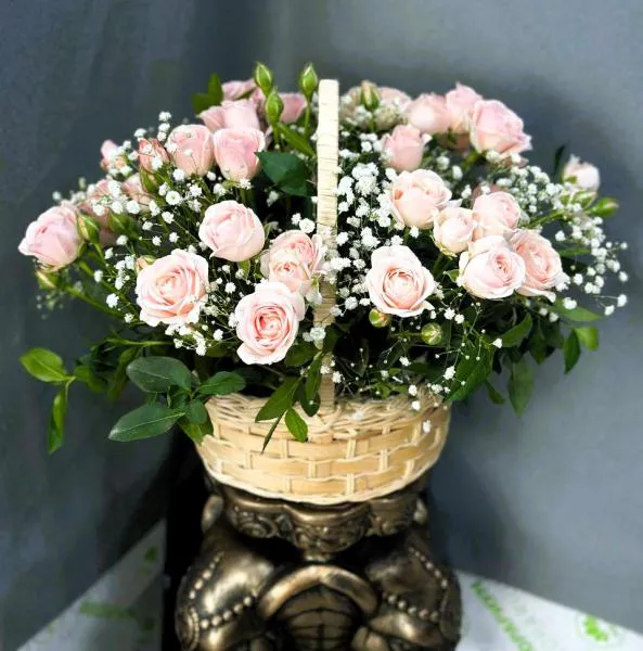 Корзина из роз и гипсофилы Вдохновение нежности
