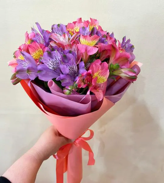 Букет из альстромерий Звездный путь
