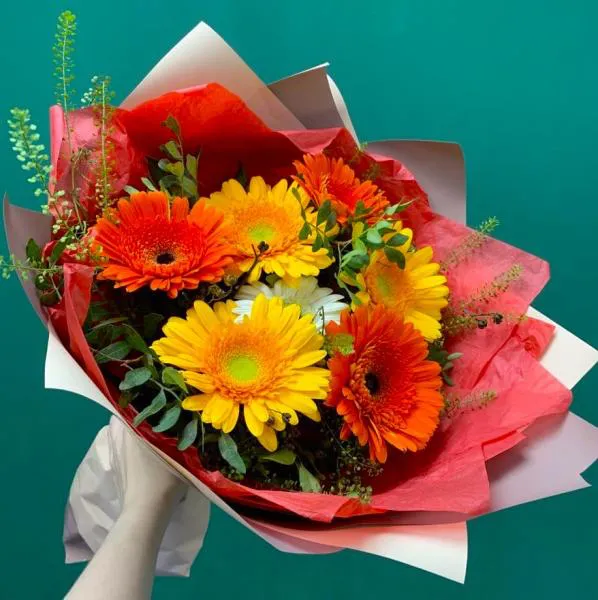 Букет из оранжевых и желтых гербер Калейдоскоп