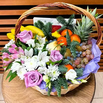 Подарочная корзина с розами и фруктами Фруктово-цветочные чудеса