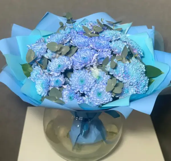 Букет из хризантем и эвкалипта Морская симфония