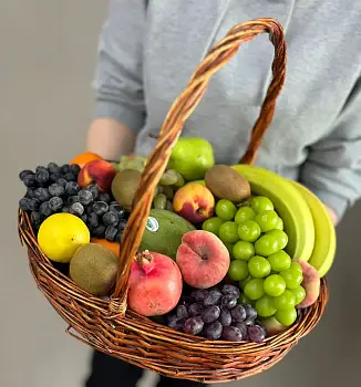 Корзина из свежих фруктов Фруктовый комплимент