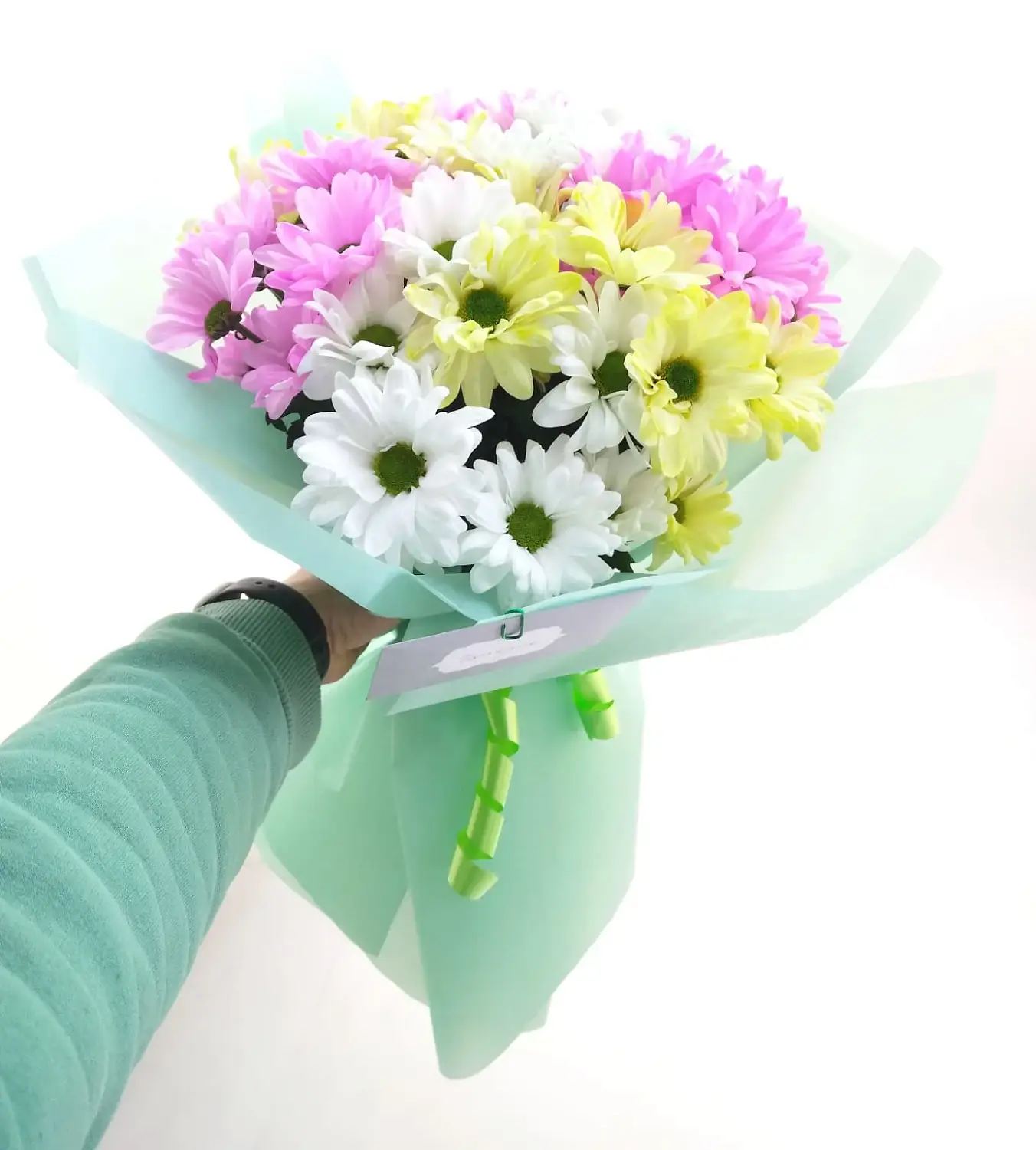 Букет из разноцветных кустовых хризантем Солнечный зайчик