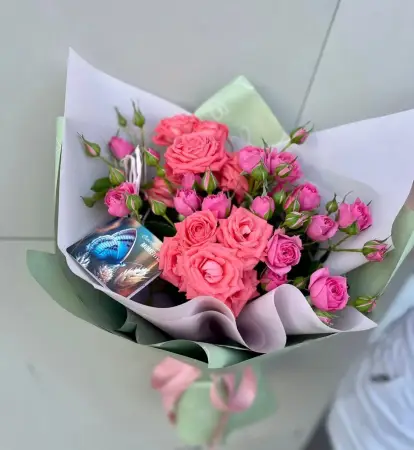 Букет коралловых кустовых роз Заставил меня покраснеть