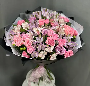 Букет из кустовых роз и альстромерий Гармония Цвета