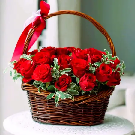 Корзина красных роз Сказка в корзине