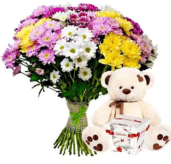 Подарочный набор с букетом из хризантем, мишкой и Рафаэлло