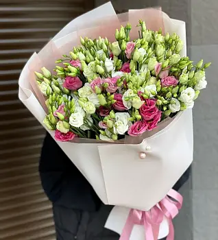 Букет из розовых и белых эустом Двойная нежность