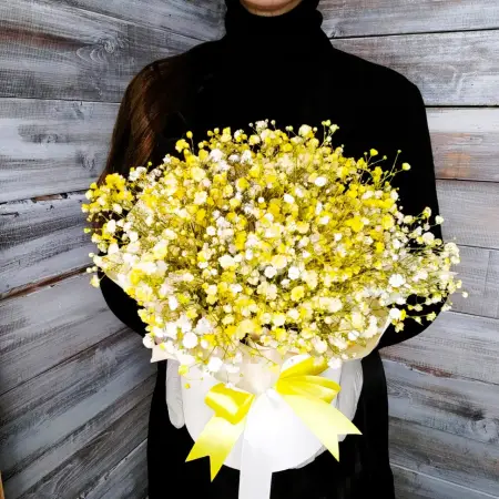 Букет из гипсофилы в шляпной коробке Солнечная