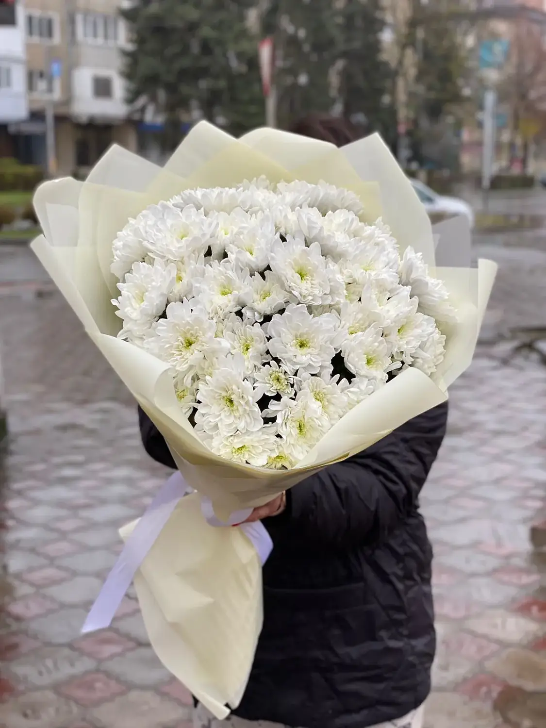 Букет из белых кустовых хризантем Баунти