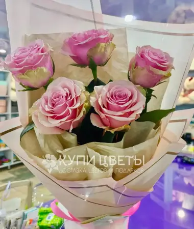 Букет из 5 розовых роз  Розовый жемчуг