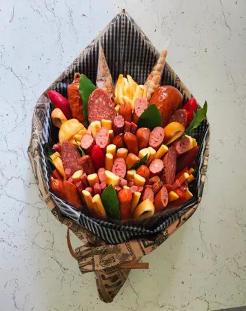 Съедобный букет из колбас и сыра №5