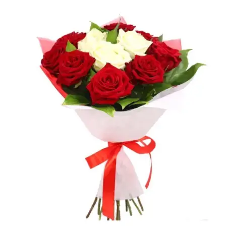 Букет из красных и белых роз Стрела Купидона