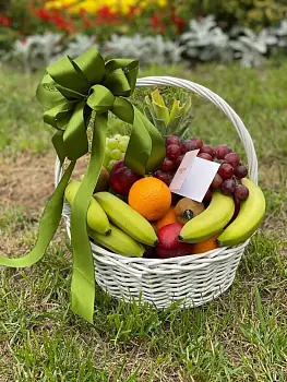 Фруктовая корзина с бананами, виноградом и апельсинами №9