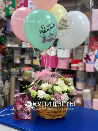 Корзина из белых роз и эустом Летняя Мелодия