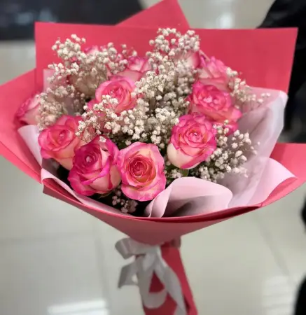 Букет из розовых роз и гипсофилы Нежный букет