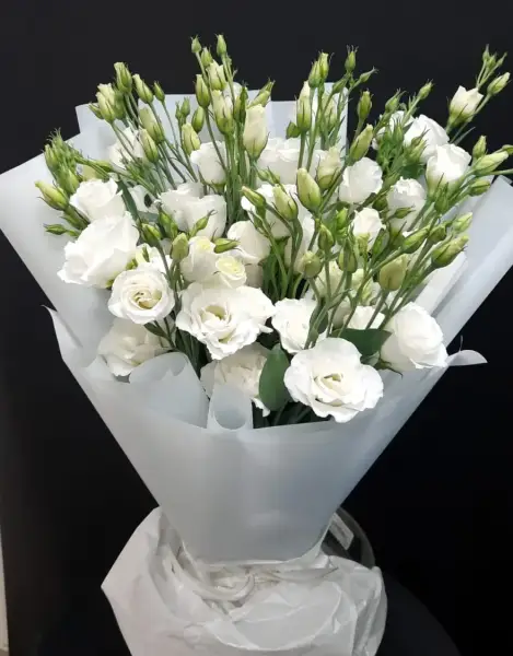 Букет их белых эустом Утренний туман