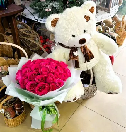 Подарочный набор № 6 из 33 розовых роз и белого мишки