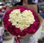 Букет из 101 белых и малиновых роз в форме сердца Заставляет сердце биться