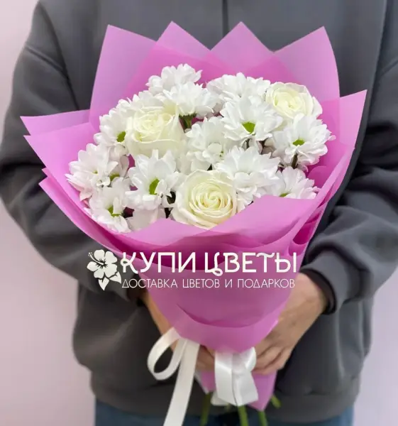 Букет из белых роз и хризантем Чистота души
