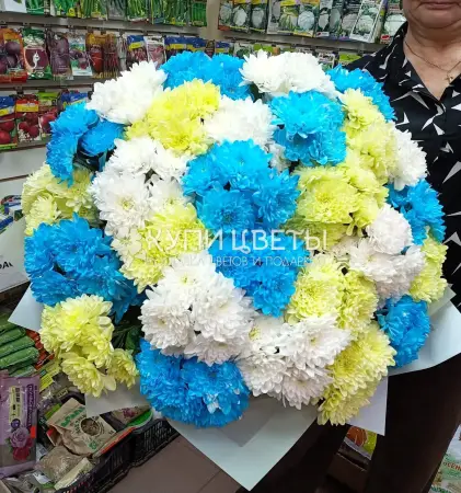 Букет из разноцветных кустовых хризантем Энергия Лета