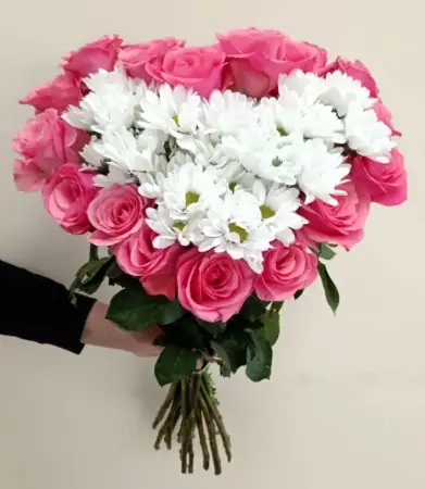 Букет с розами и хризантемами От сердца к сердцу