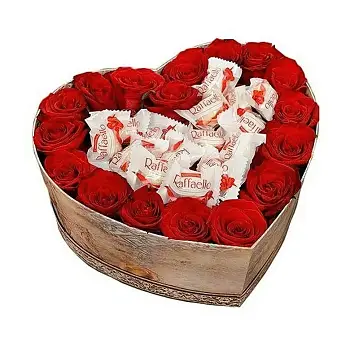 Подарочный набор с розами и конфетами Сердце с Рафаэлло