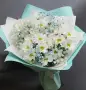 Букет из белых хризнтем и гипсофилы Для принцессы