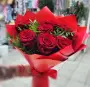 Букет из красных роз и зелени Романс