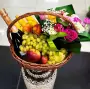 Корзина с фруктами, розами и шампанским № 15