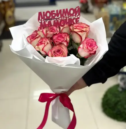 Букет розово-белых роз Букет комплиментов маме