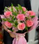 Букет из розовых роз и альстромерий Кристальный блеск