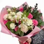 Букет из розовых роз, альстромерий и гвоздик Собрано с любовью