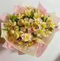 Букет из кустовых роз и альстромерий Розовый жемчуг